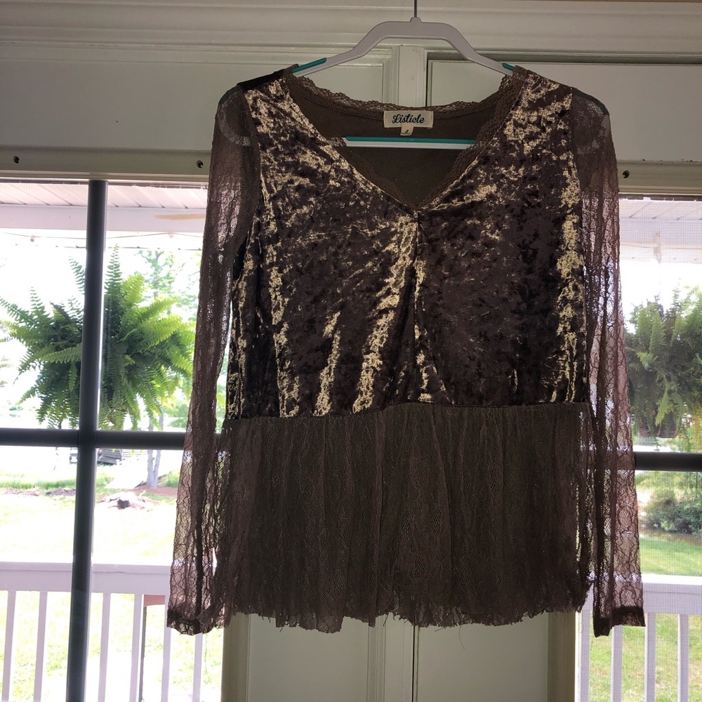 Size small fits more like medium listicle top